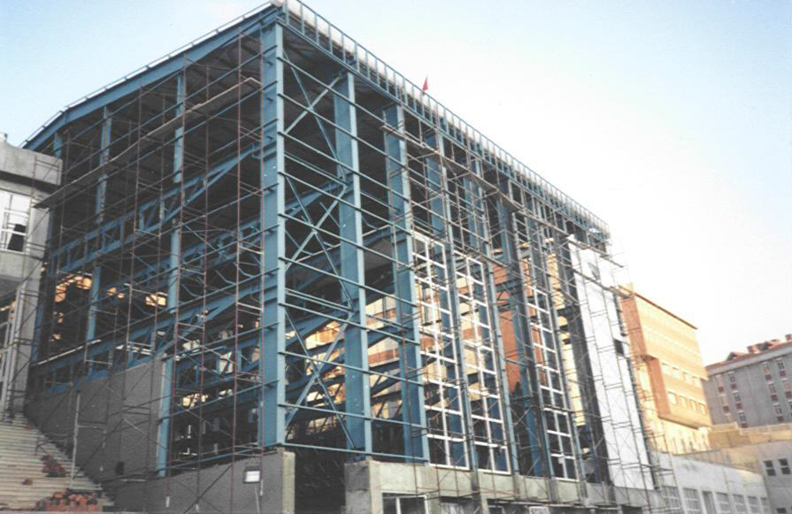 MEF OKULLARI SPOR SALONU