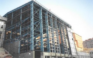 MEF OKULLARI SPOR SALONU